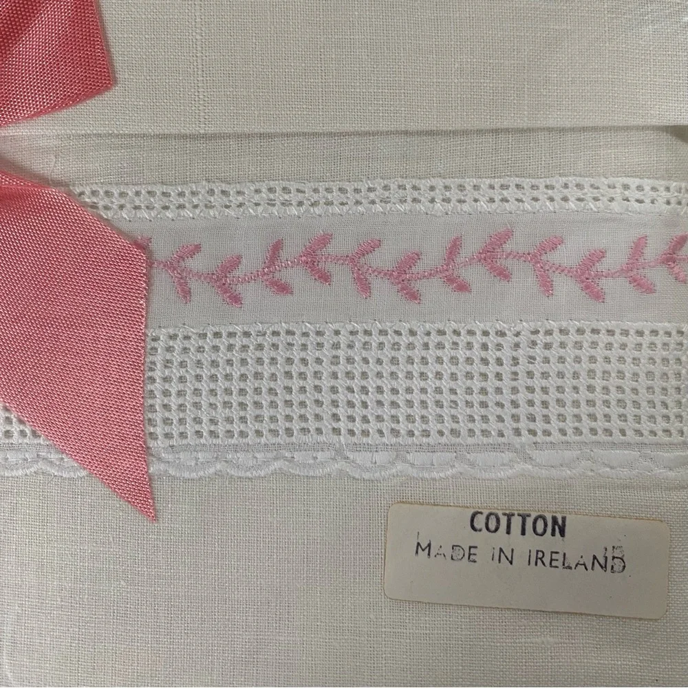NIB 2 Dreamweave Cotton Pillowcases Made in Ireland Pink White - Picture 3 of 9
